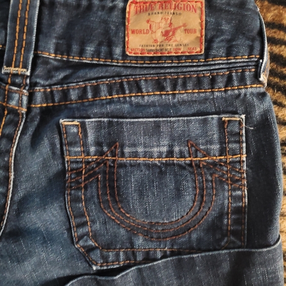 Shorts - Picture 3 of 5